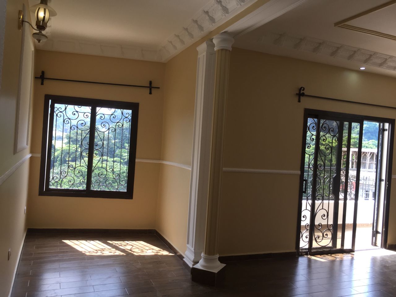 Appartement à louer - Yaoundé, Bastos, GOLF - 1 salon(s), 2 chambre(s), 3 salle(s) de bains - 600 000 FCFA / mois