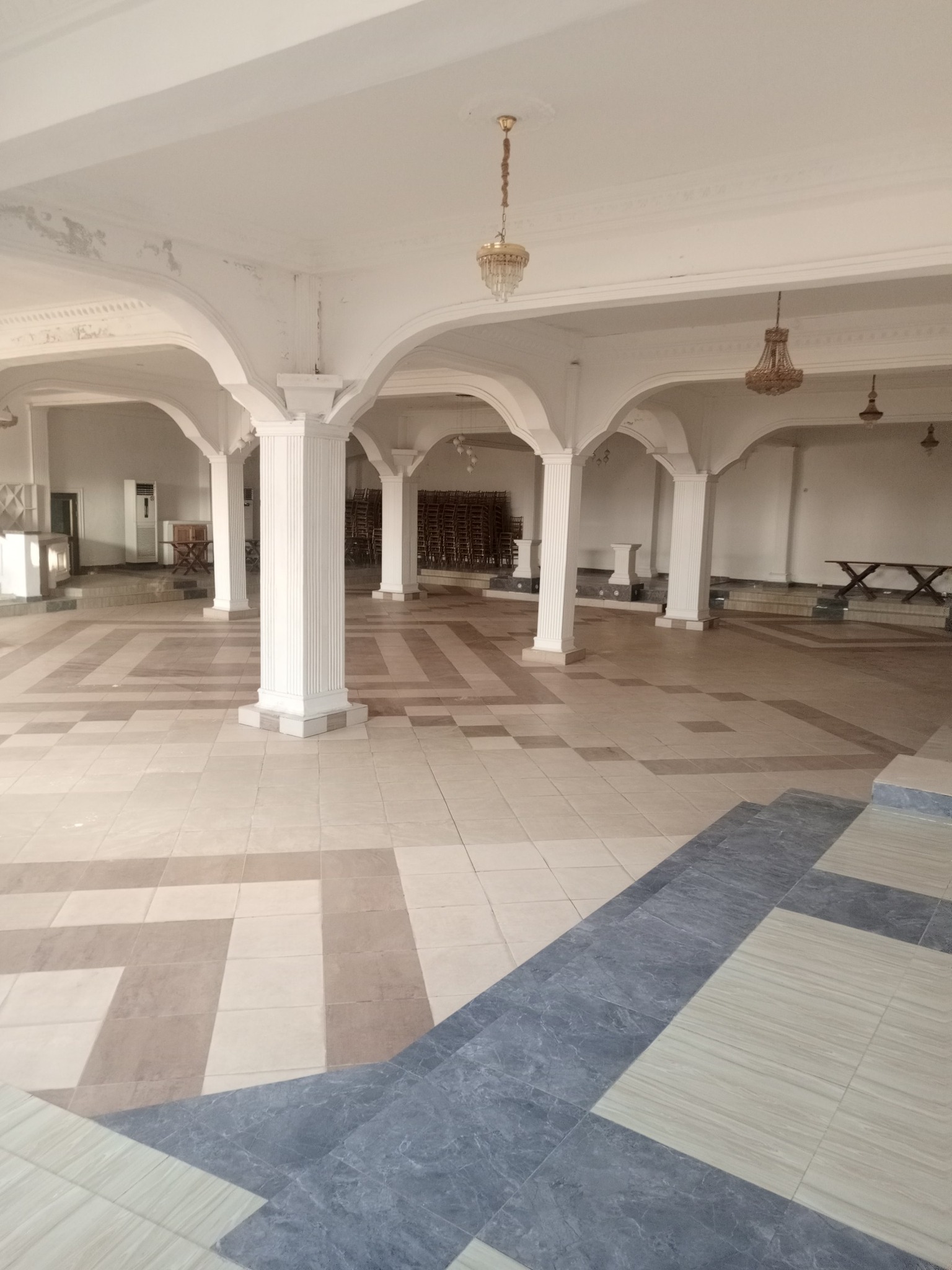 Store to rent at Yaoundé, Quartier Fouda, fouda -  m2 - 1 500 000 FCFA