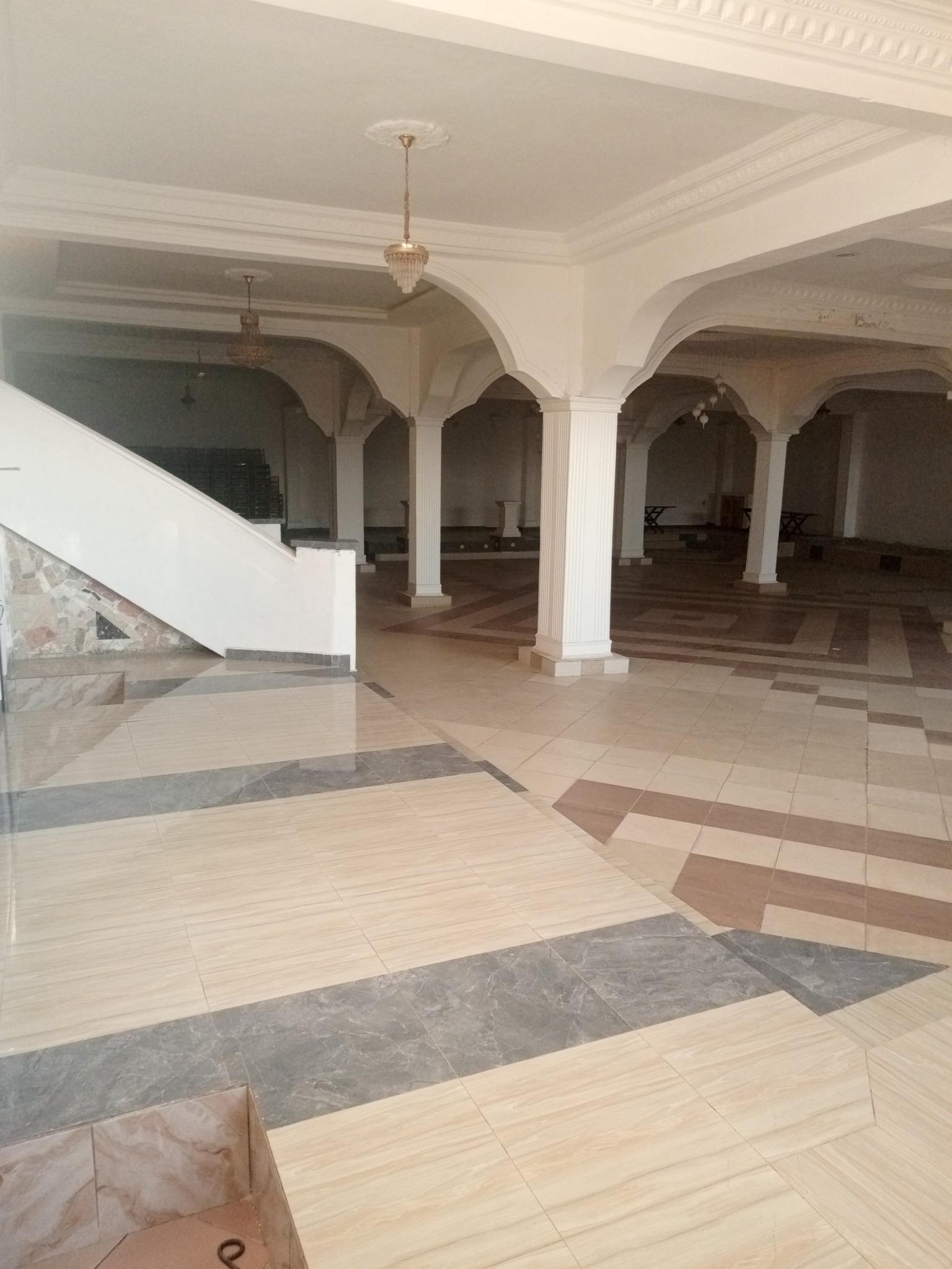 Store to rent at Yaoundé, Quartier Fouda, fouda -  m2 - 1 500 000 FCFA