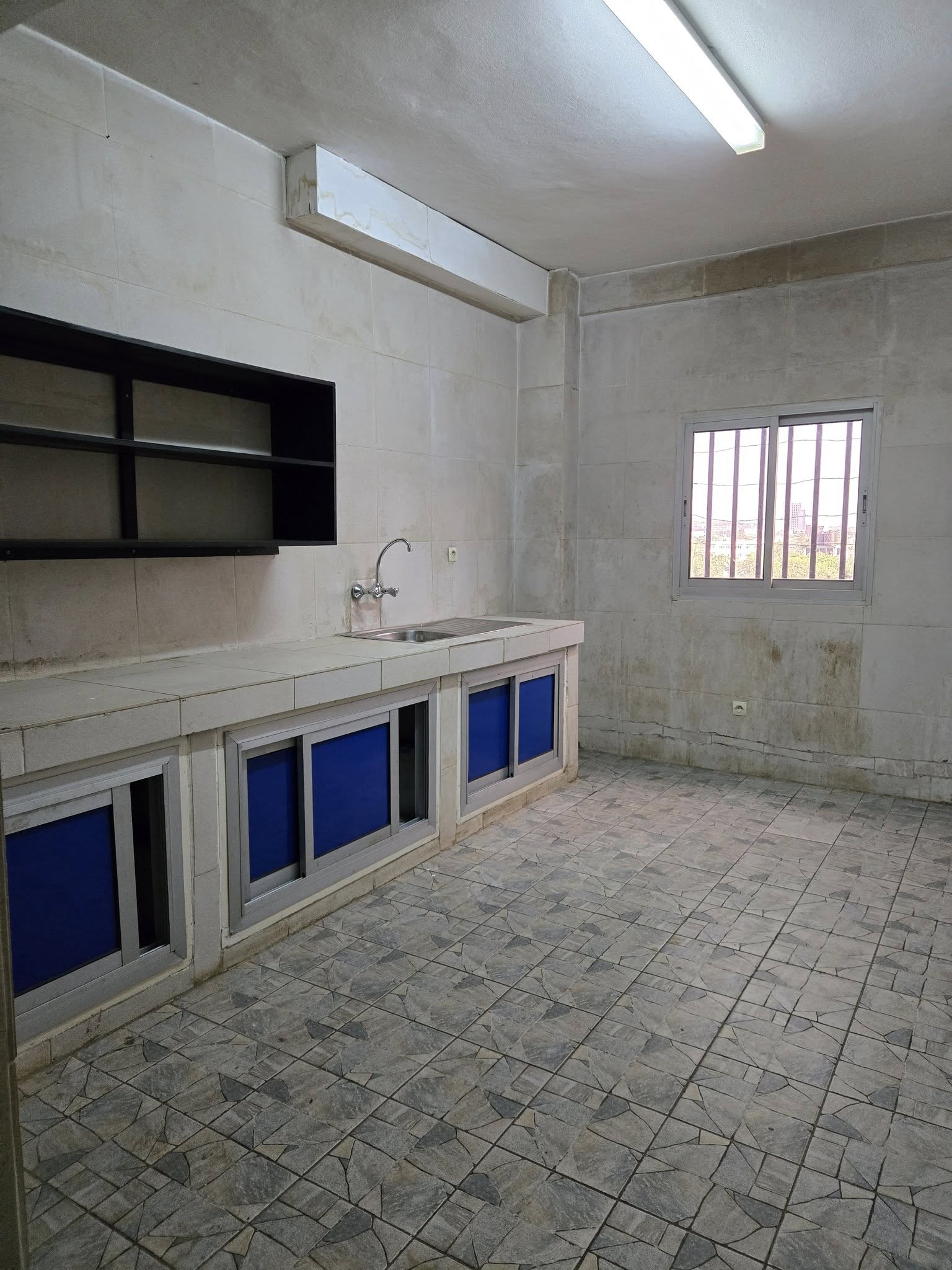 Appartement à louer - Yaoundé, Bastos, bastos - 1 salon(s), 2 chambre(s), 3 salle(s) de bains - 350 000 FCFA / mois