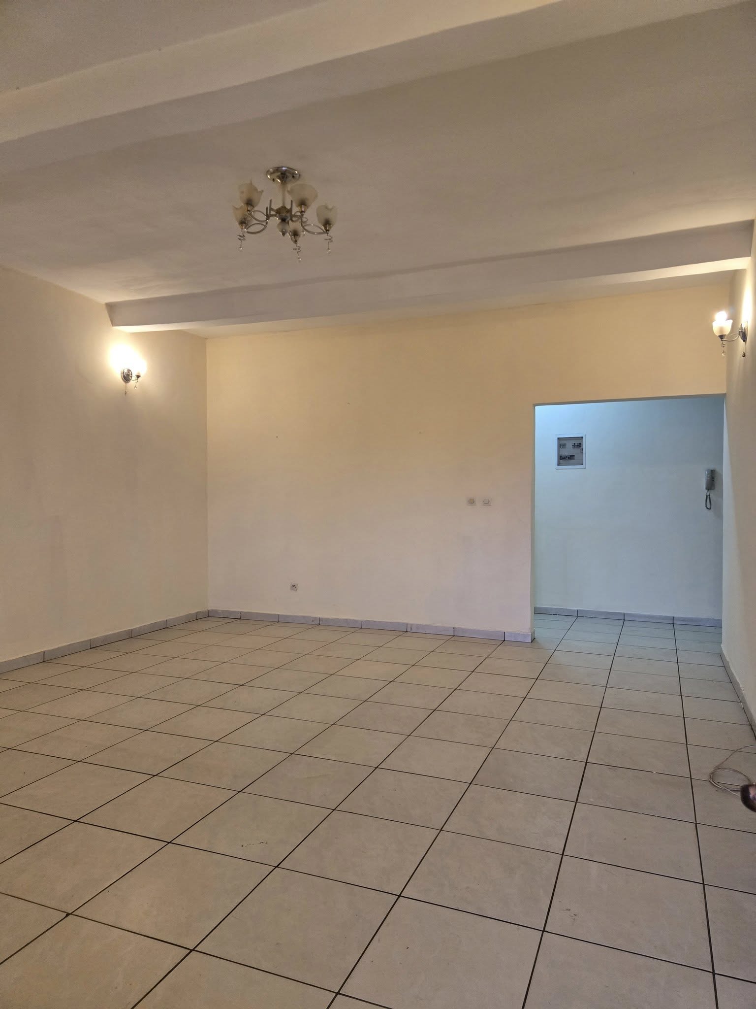 Appartement à louer - Yaoundé, Bastos, bastos - 1 salon(s), 2 chambre(s), 3 salle(s) de bains - 350 000 FCFA / mois