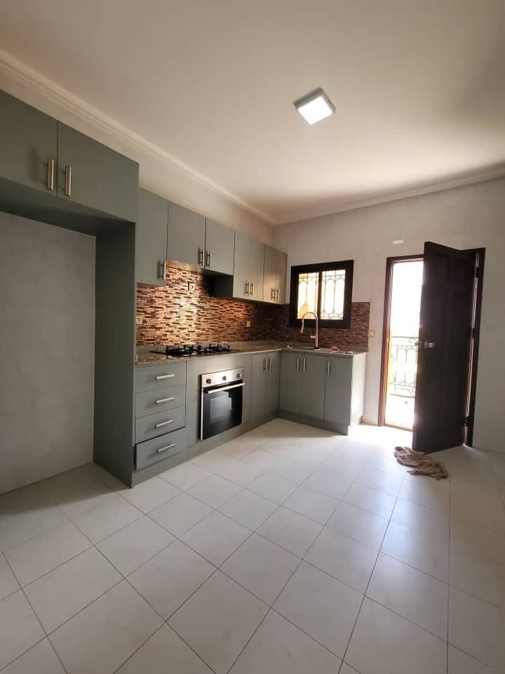 Apartment to rent - Yaoundé, Biyem-Assi, jouvence - 1 living room(s), 3 bedroom(s), 2 bathroom(s) - 250 000 FCFA / month