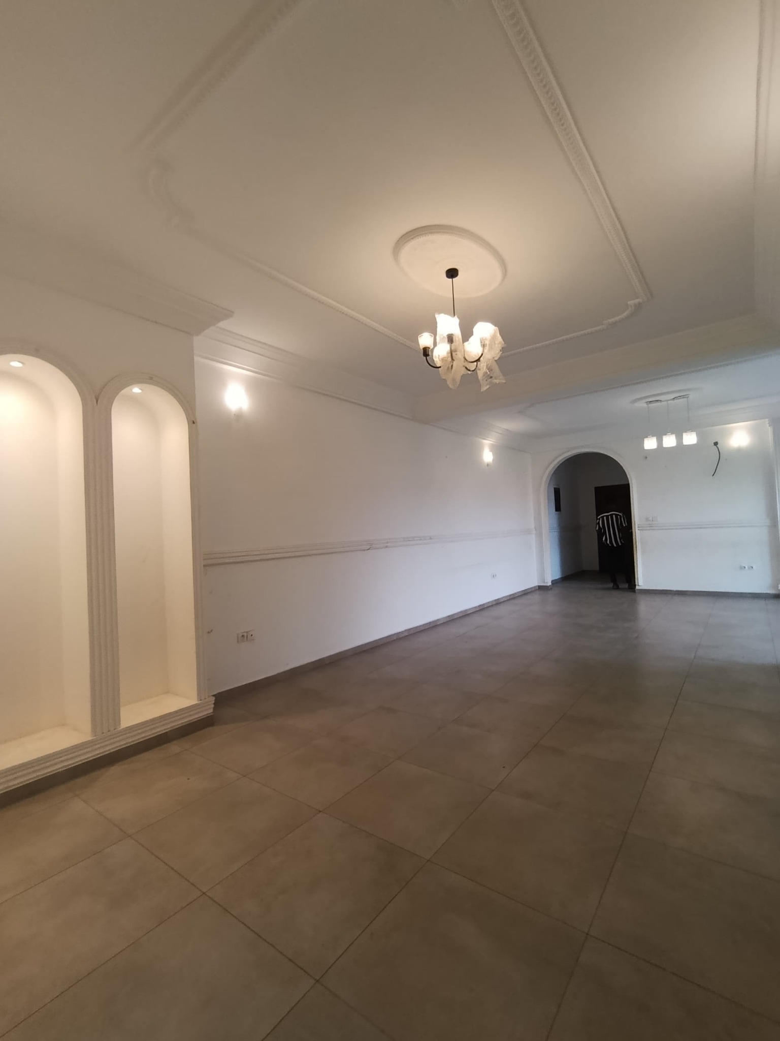 Apartment to rent - Yaoundé, Odza, cite de la paix - 1 living room(s), 3 bedroom(s), 2 bathroom(s) - 250 000 FCFA / month