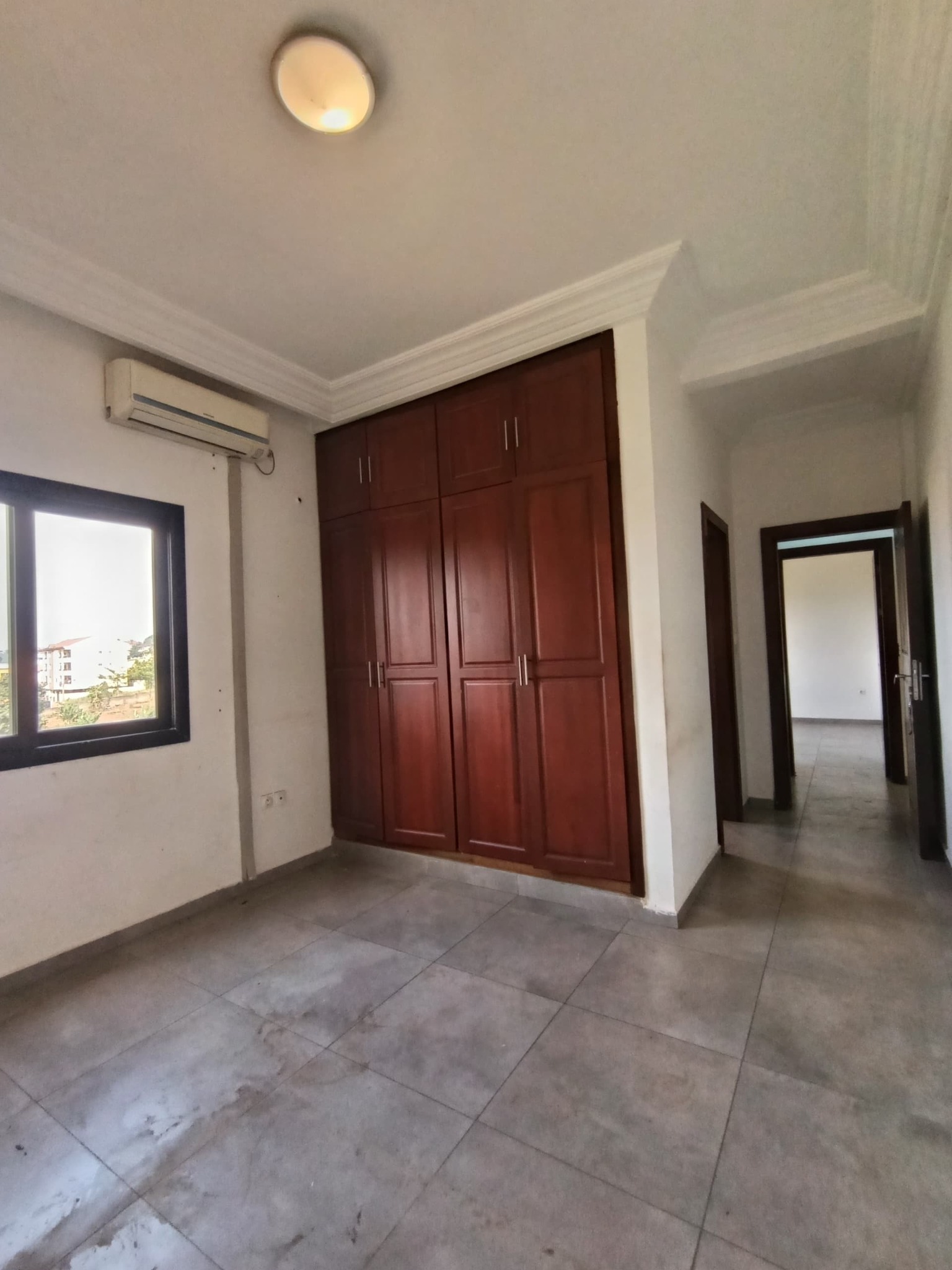 Apartment to rent - Yaoundé, Odza, cite de la paix - 1 living room(s), 3 bedroom(s), 2 bathroom(s) - 250 000 FCFA / month