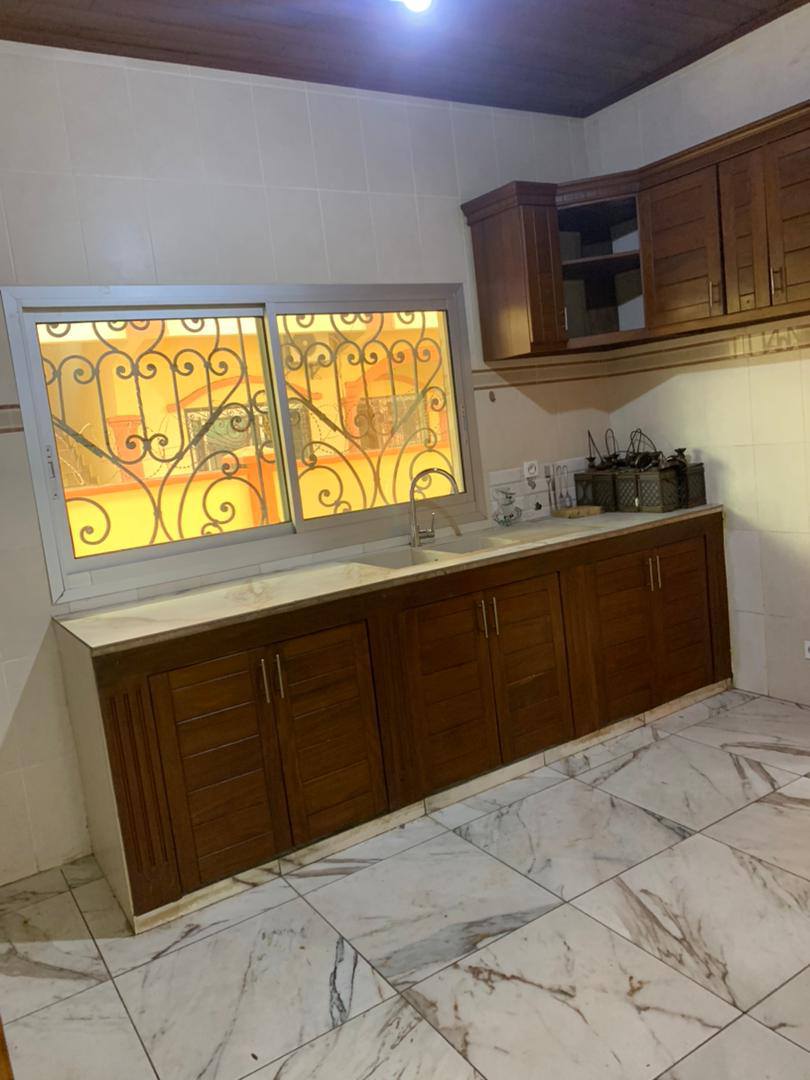 Apartment to rent - Yaoundé, Efoulan, olezoa - 1 living room(s), 3 bedroom(s), 4 bathroom(s) - 500 000 FCFA / month