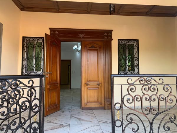 Apartment to rent - Yaoundé, Efoulan, olezoa - 1 living room(s), 3 bedroom(s), 4 bathroom(s) - 500 000 FCFA / month
