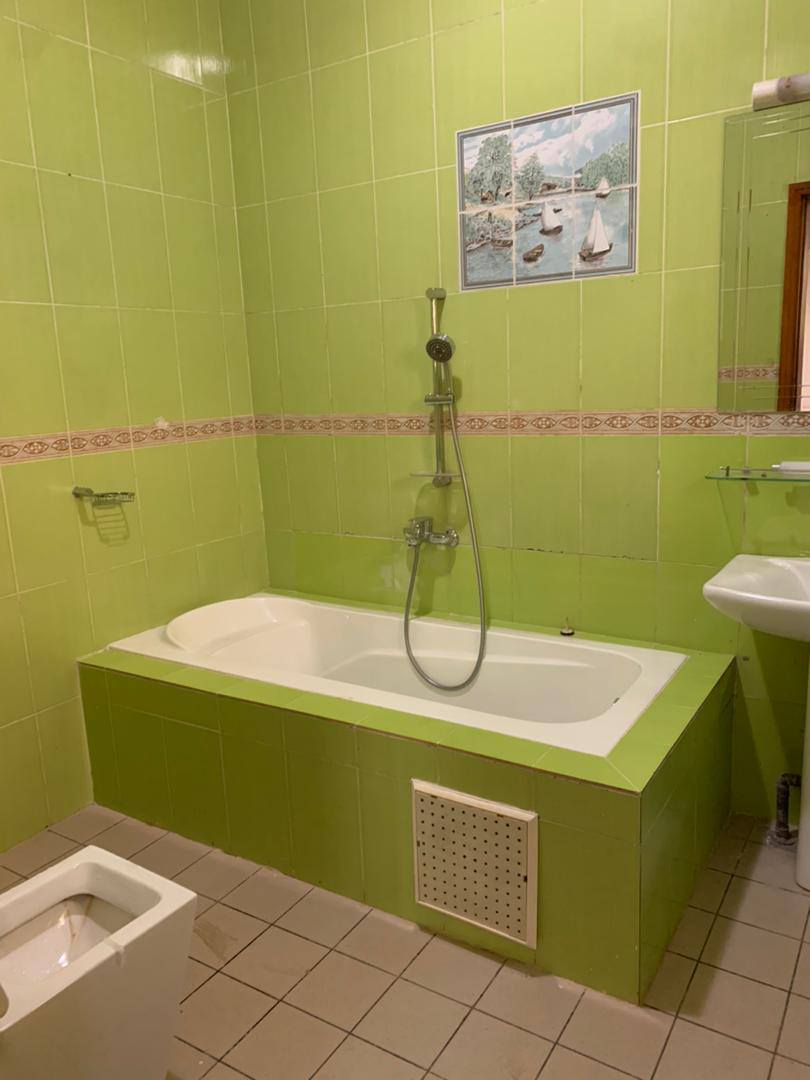Apartment to rent - Yaoundé, Efoulan, olezoa - 1 living room(s), 3 bedroom(s), 4 bathroom(s) - 500 000 FCFA / month
