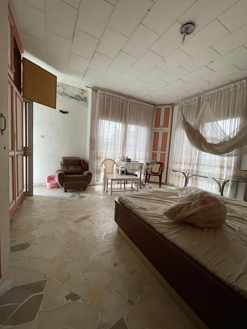 House (Duplex) to rent - Douala, Bonamoussadi, Derrière collège laureal - 3 living room(s), 6 bedroom(s), 5 bathroom(s) - 500 000 FCFA / month