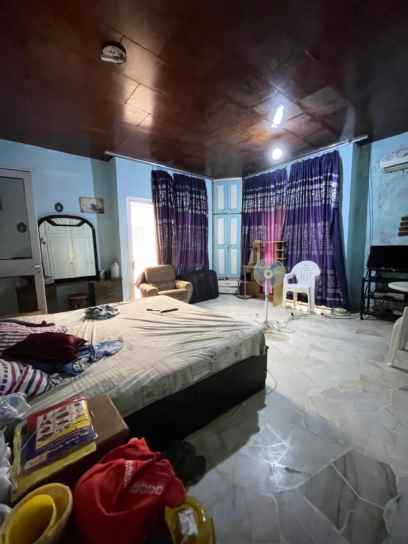 House (Duplex) to rent - Douala, Bonamoussadi, Derrière collège laureal - 3 living room(s), 6 bedroom(s), 5 bathroom(s) - 500 000 FCFA / month