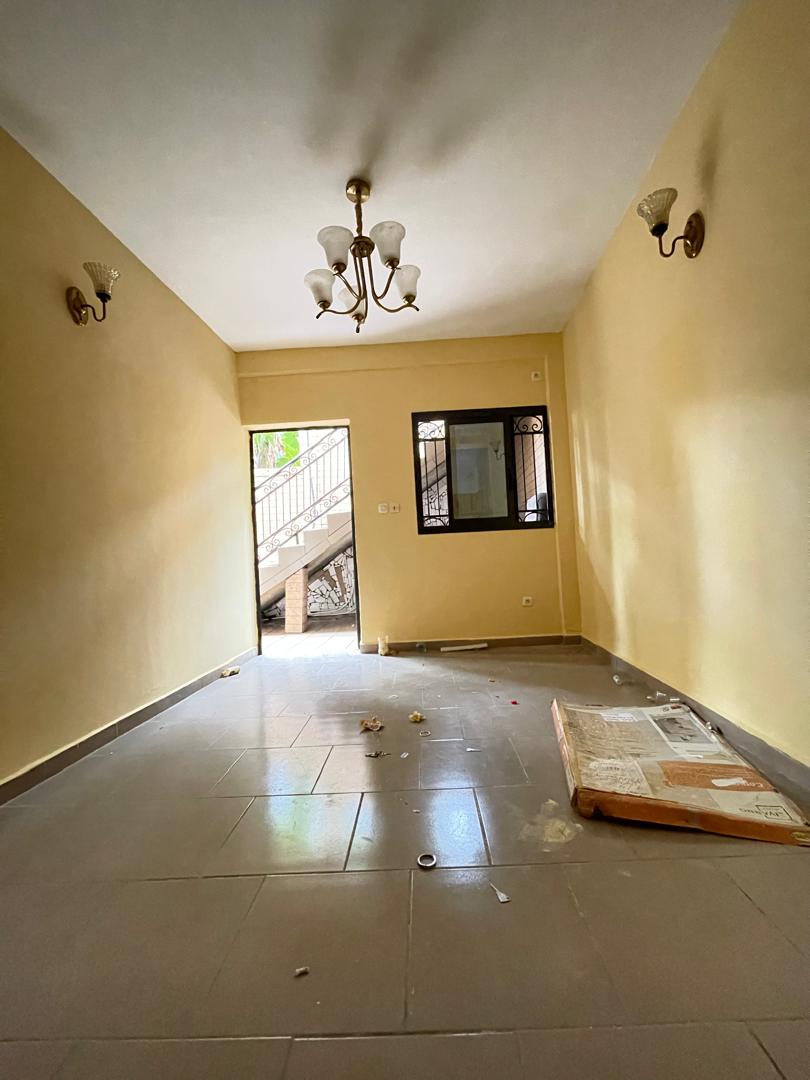 Apartment to rent - Douala, Kotto, Badem badem - 1 living room(s), 2 bedroom(s), 2 bathroom(s) - 100 000 FCFA / month