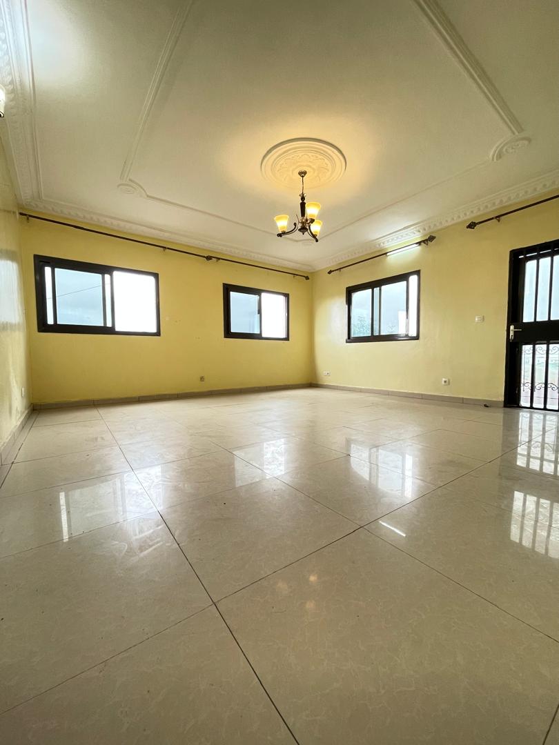 Apartment to rent - Douala, Kotto, Neptune - 1 living room(s), 3 bedroom(s), 4 bathroom(s) - 230 000 FCFA / month