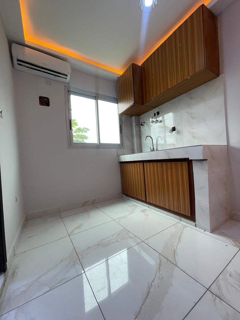 Studio to rent - Douala, Logpom, Non loin de nickel oil - 90 000 FCFA / month
