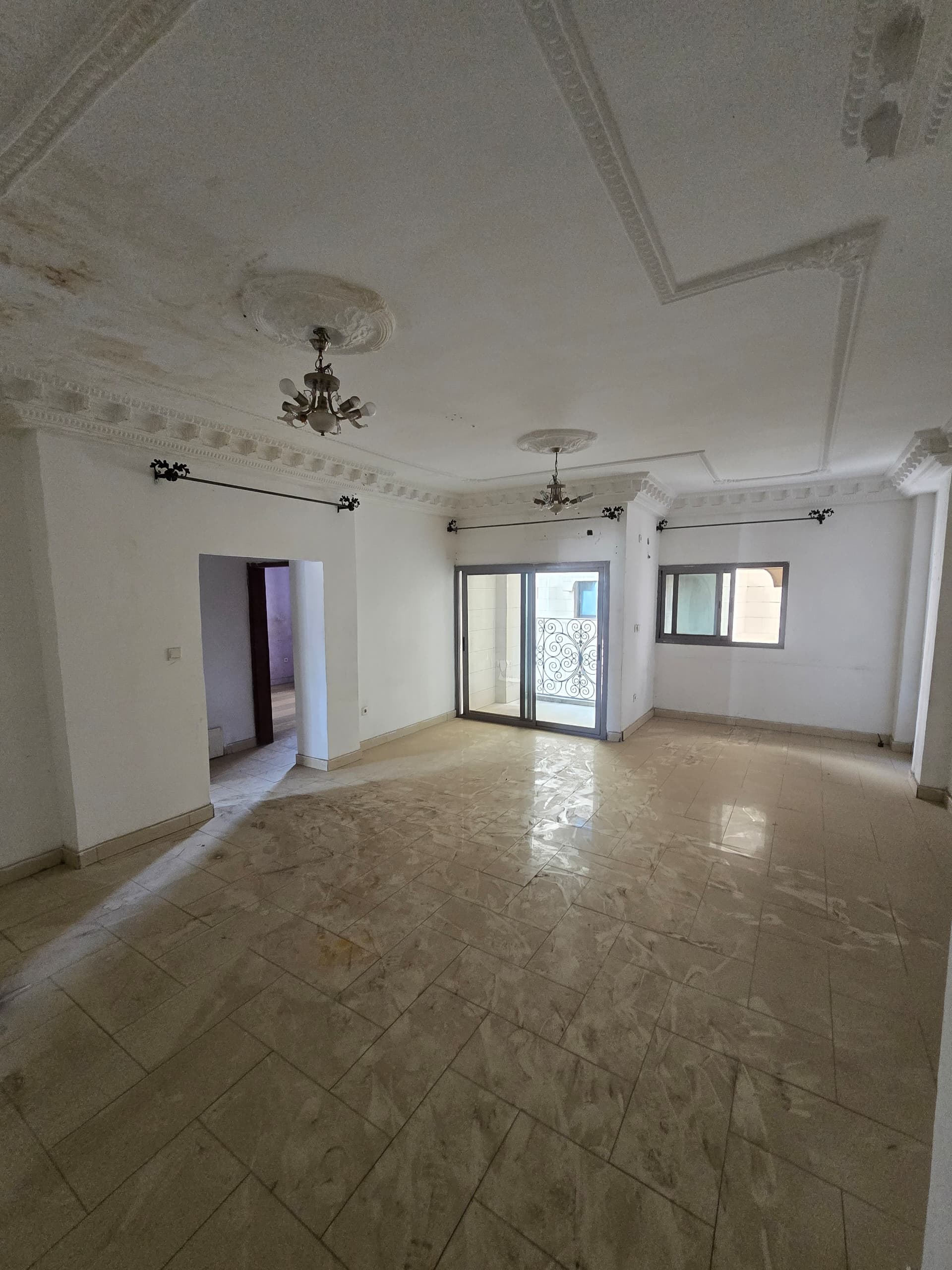 Apartment to rent - Douala, Bonamoussadi, Non loin  de carrefour maçon - 1 living room(s), 2 bedroom(s), 3 bathroom(s) - 250 000 FCFA / month