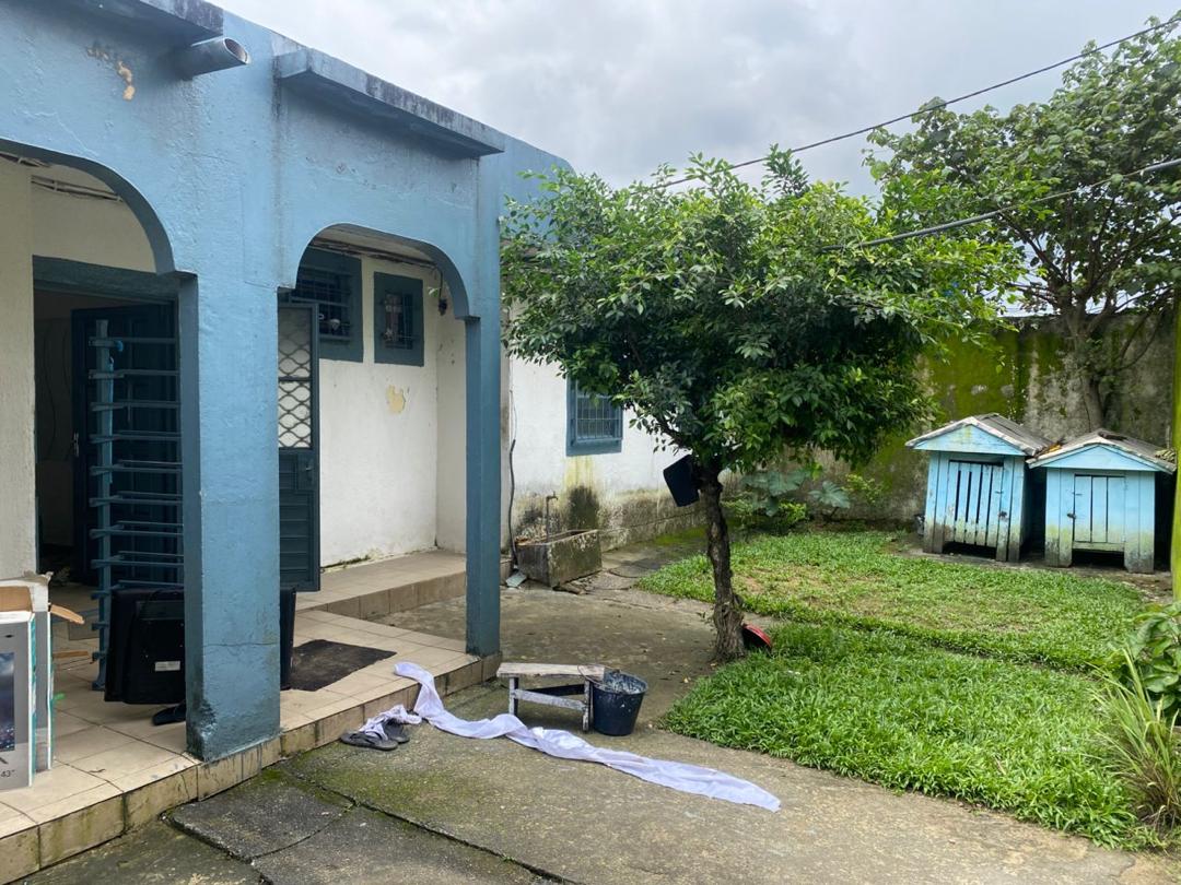 House (Villa) to rent - Douala, Kotto, Non loin de Neptune - 1 living room(s), 4 bedroom(s), 3 bathroom(s) - 200 000 FCFA / month