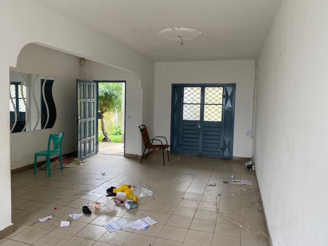 House (Villa) to rent - Douala, Kotto, Non loin de Neptune - 1 living room(s), 4 bedroom(s), 3 bathroom(s) - 200 000 FCFA / month