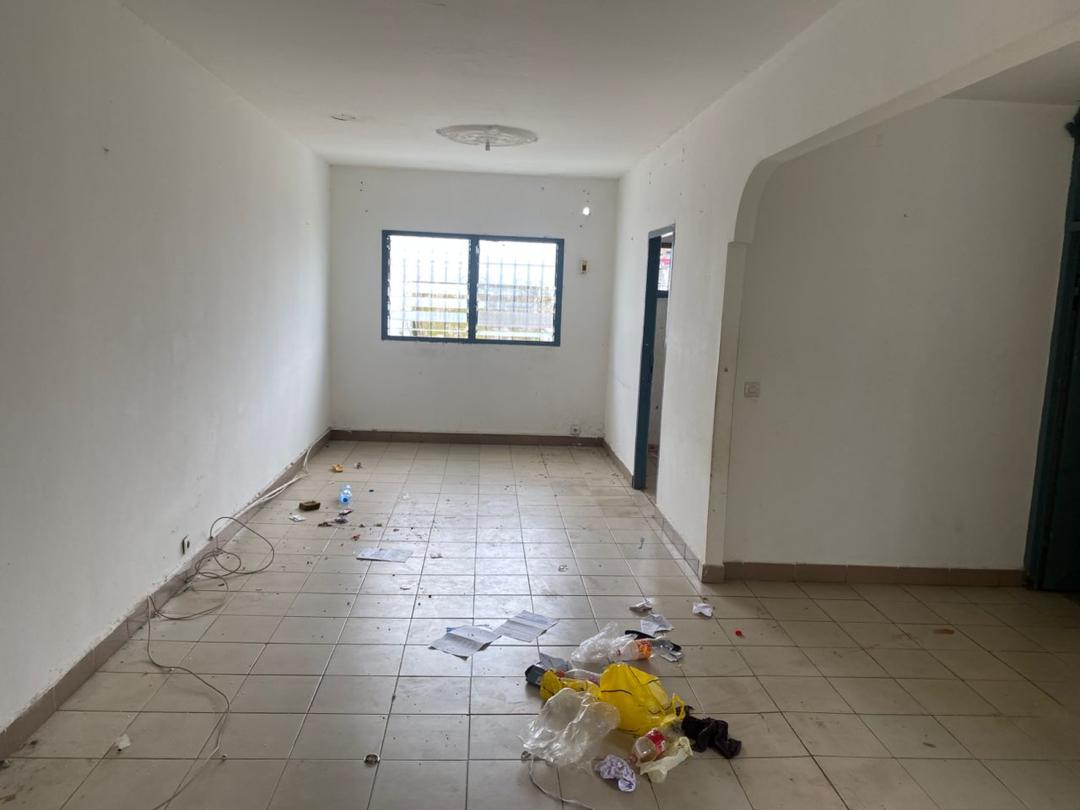 House (Villa) to rent - Douala, Kotto, Non loin de Neptune - 1 living room(s), 4 bedroom(s), 3 bathroom(s) - 200 000 FCFA / month