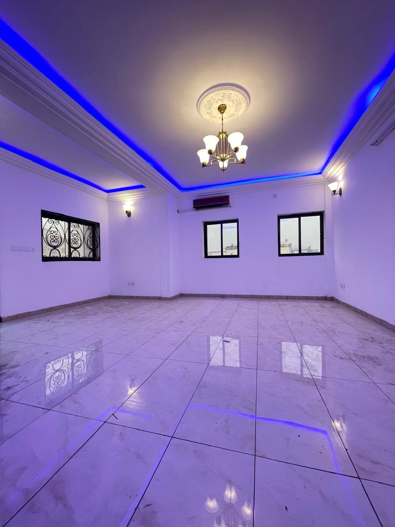 Apartment to rent - Douala, Bonamoussadi, Santa barbara - 1 living room(s), 2 bedroom(s), 2 bathroom(s) - 250 000 FCFA / month