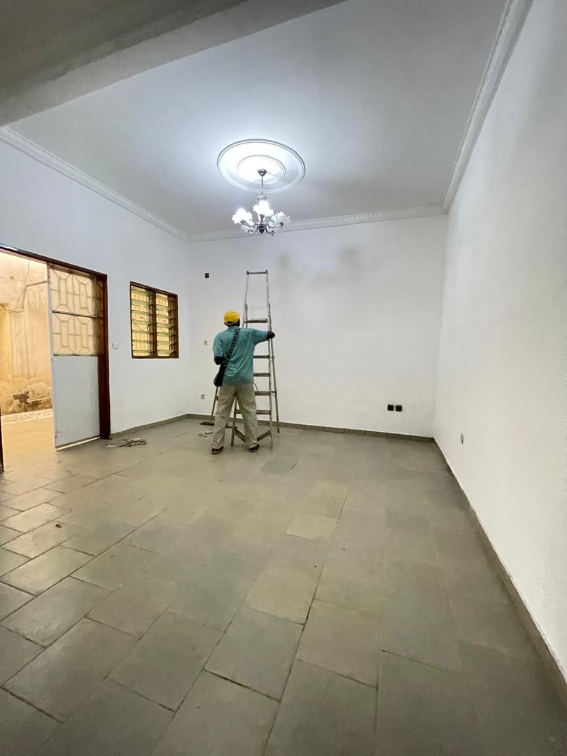 Apartment to rent - Douala, Makepe, Non loin. De carrefour conquête - 1 living room(s), 3 bedroom(s), 2 bathroom(s) - 125 000 FCFA / month