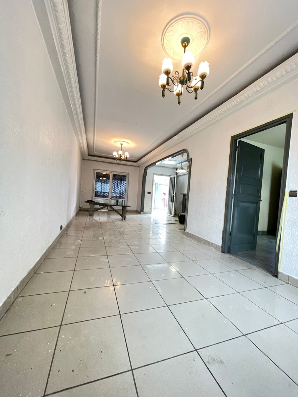 House (Villa) to rent - Douala, Makepe, Rond point P'tit payi - 1 living room(s), 4 bedroom(s), 3 bathroom(s) - 300 000 FCFA / month