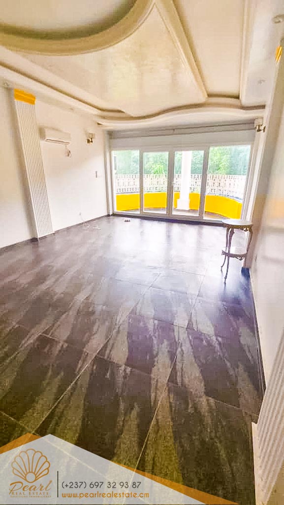 Apartment to rent - Yaoundé, Bastos, Golf - 1 living room(s), 2 bedroom(s), 3 bathroom(s) - 650 000 FCFA / month