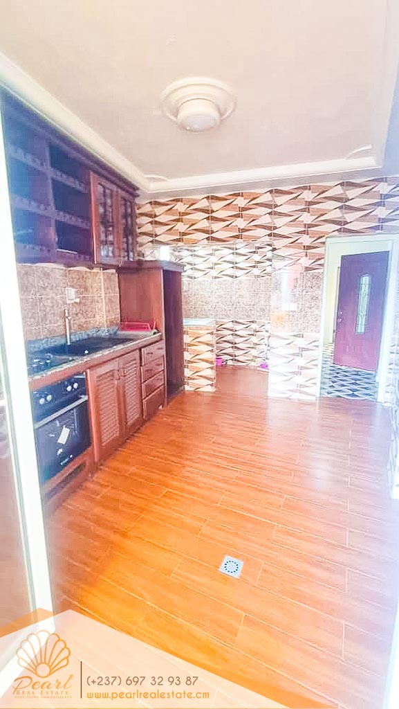 Apartment to rent - Yaoundé, Bastos, Golf - 1 living room(s), 2 bedroom(s), 3 bathroom(s) - 650 000 FCFA / month