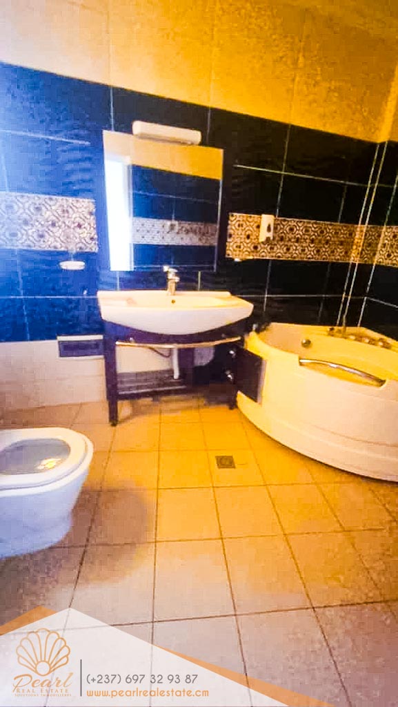 Apartment to rent - Yaoundé, Bastos, Golf - 1 living room(s), 2 bedroom(s), 3 bathroom(s) - 650 000 FCFA / month