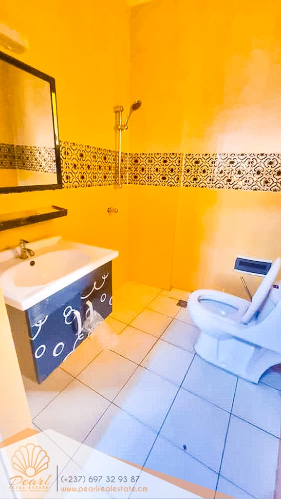 Apartment to rent - Yaoundé, Bastos, Golf - 1 living room(s), 2 bedroom(s), 3 bathroom(s) - 650 000 FCFA / month