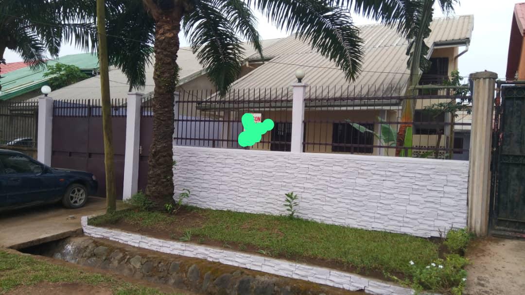House (Villa) for sale - Douala, Yassa, Cité Chirac - 1 living room(s), 3 bedroom(s), 2 bathroom(s) - 90 000 000 FCFA / month