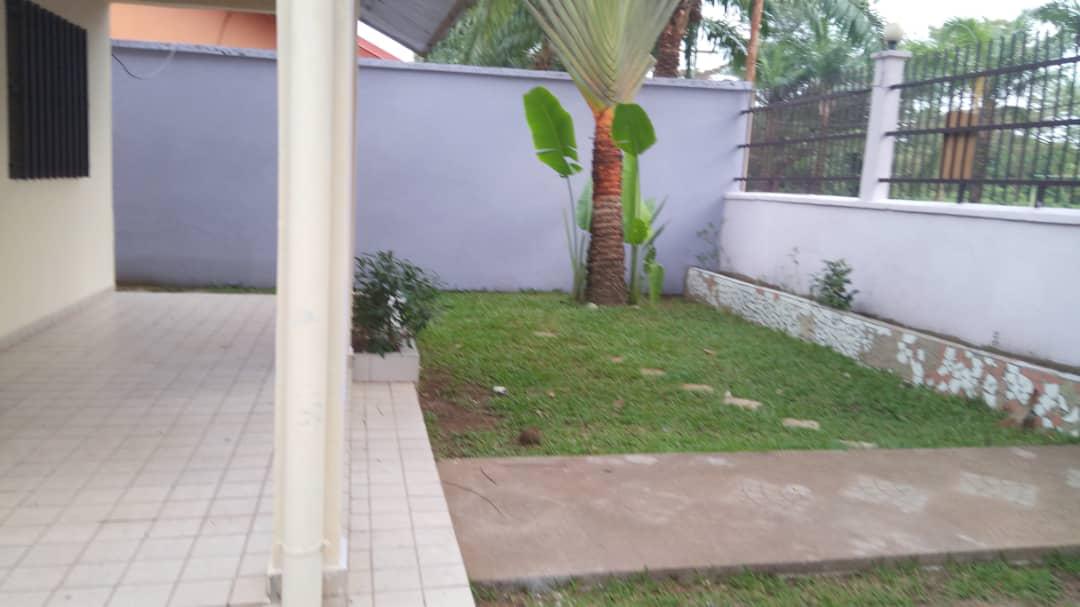 House (Villa) for sale - Douala, Yassa, Cite chirac - 1 living room(s), 4 bedroom(s), 4 bathroom(s) - 90 000 000 FCFA / month