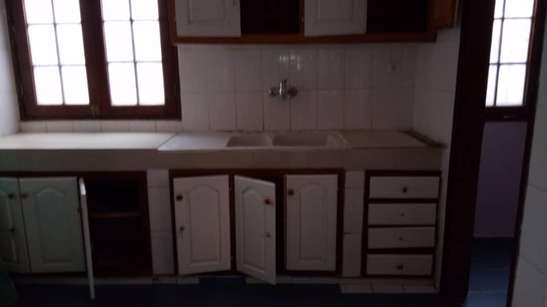 Maison (Villa) à vendre - Douala, Yassa, Cite chirac - 1 salon(s), 4 chambre(s), 4 salle(s) de bains - 90 000 000 FCFA