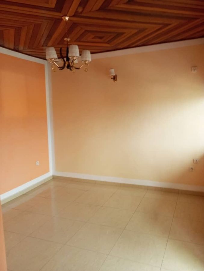 Apartment to rent - Douala, Deido, Secteur calme - 1 living room(s), 2 bedroom(s), 1 bathroom(s) - 180 000 FCFA / month
