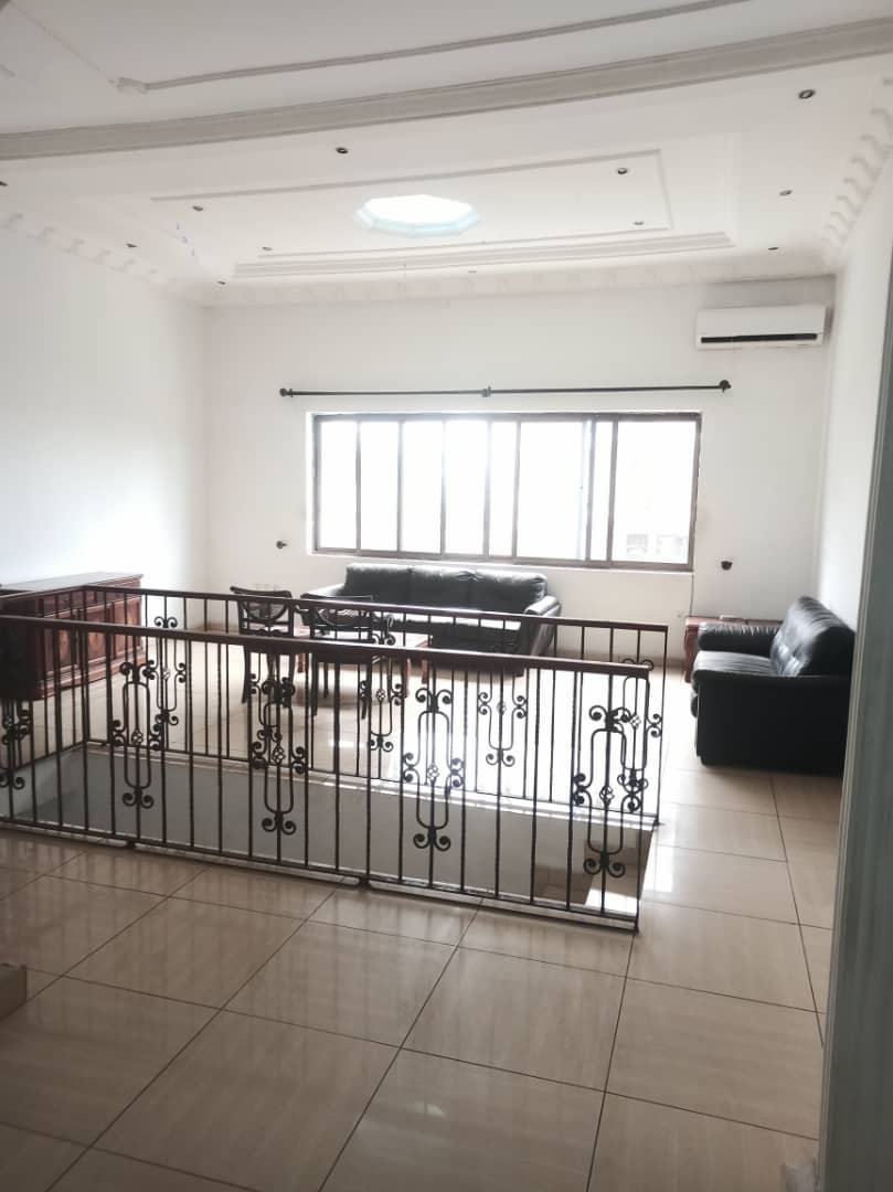 Apartment to rent - Douala, Bonanjo, Bonanjo - 1 living room(s), 2 bedroom(s), 1 bathroom(s) - 800 000 FCFA / month