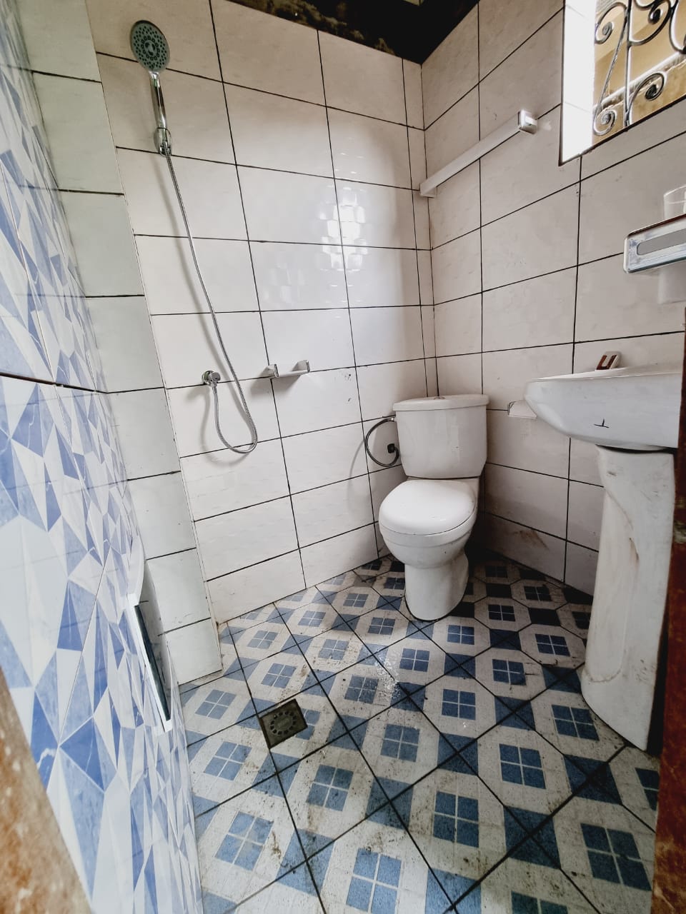 Studio to rent - Douala, Logpom, après NJOYA - 40 000 FCFA / month
