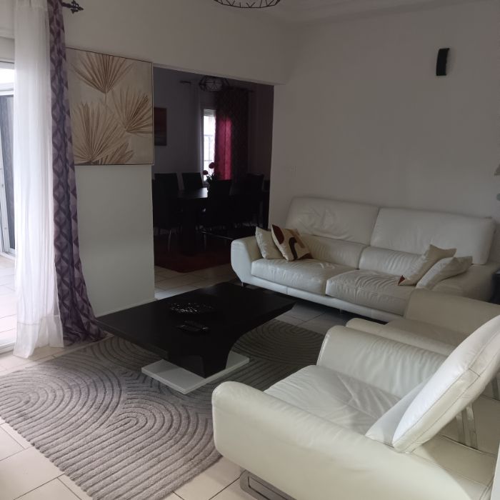 Apartment to rent - Yaoundé, Bastos, Golf - 1 living room(s), 2 bedroom(s), 3 bathroom(s) - 1 500 000 FCFA / month
