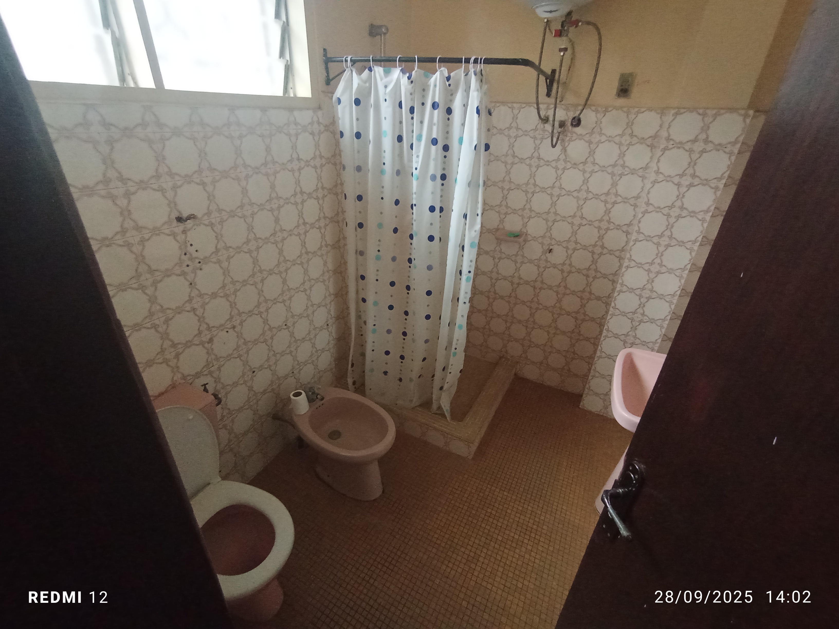 House (Duplex) to rent - Yaoundé, Bastos, Bastos centre - 1 living room(s), 4 bedroom(s), 4 bathroom(s) - 1 500 000 FCFA / month