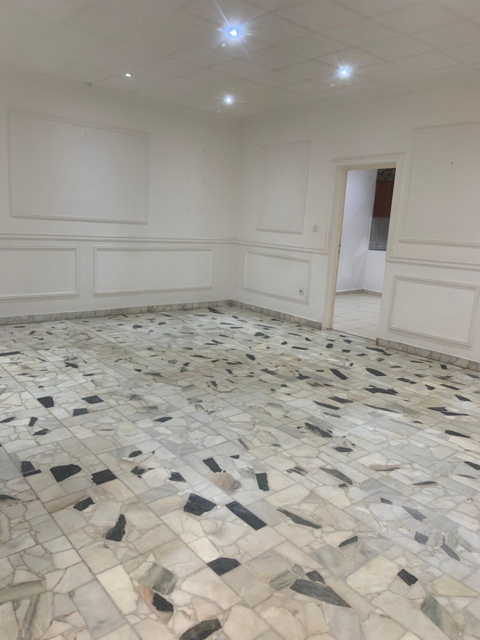 House (Villa) to rent - Yaoundé, Bastos, Bastos centre - 1 living room(s), 4 bedroom(s), 3 bathroom(s) - 700 000 FCFA / month