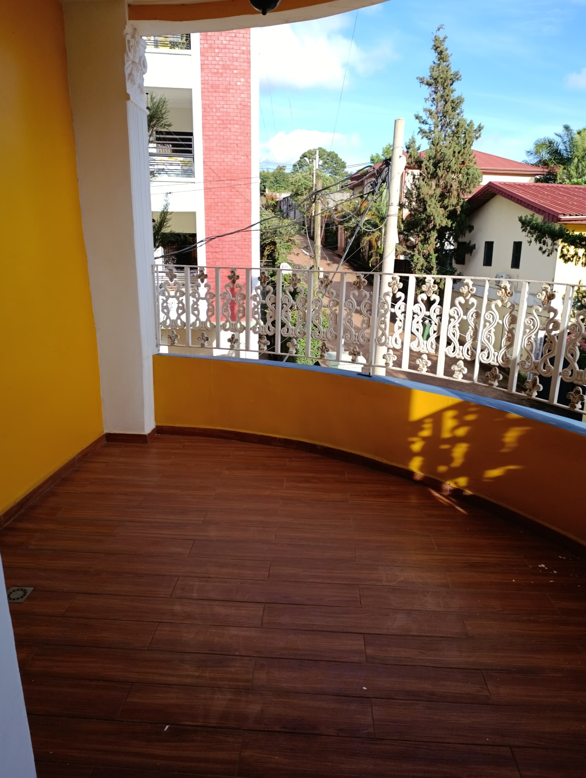Apartment to rent - Yaoundé, Bastos, Golf - 1 living room(s), 2 bedroom(s), 3 bathroom(s) - 700 000 FCFA / month