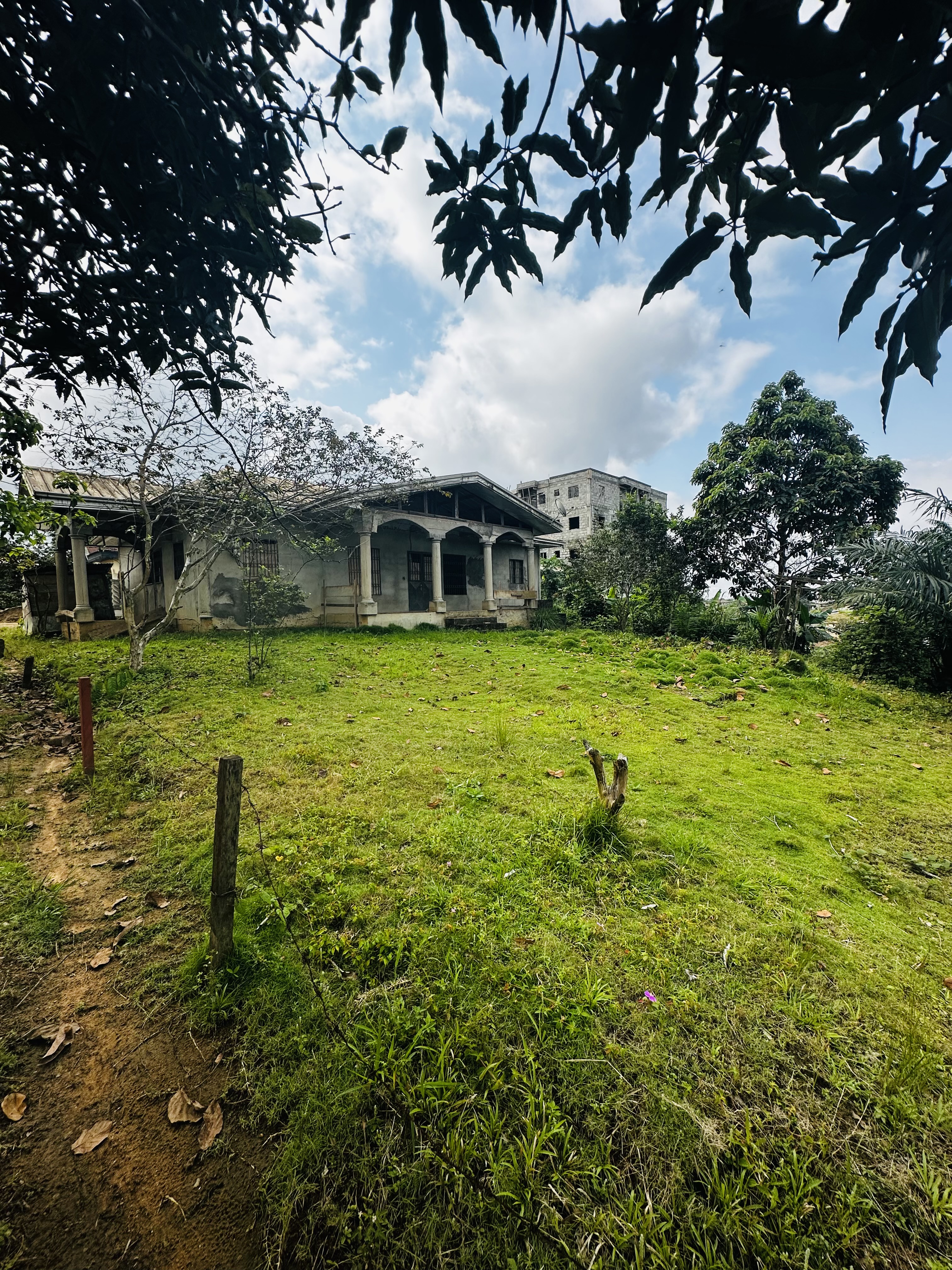 House (Villa) for sale - Douala, PK 19, Entrée chefferie - 1 living room(s), 3 bedroom(s), 2 bathroom(s) - 40 000 000 FCFA / month