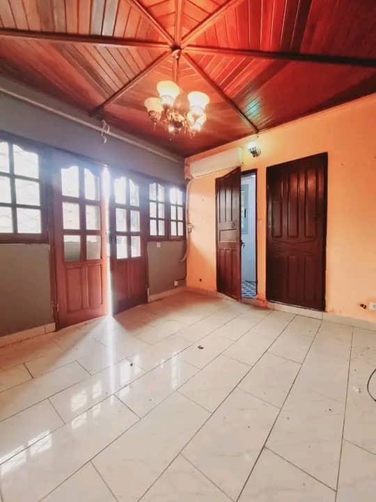 Studio to rent - Douala, Logpom, logpom - 50 000 FCFA / month