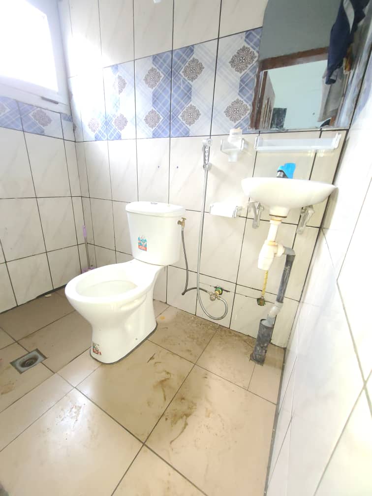 Studio to rent - Douala, Logpom, logpom - 50 000 FCFA / month