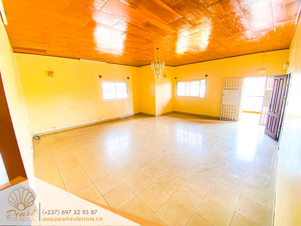 Office to rent at Yaoundé, Bastos, Tradex Bastos - 260 m2 - 800 000 FCFA