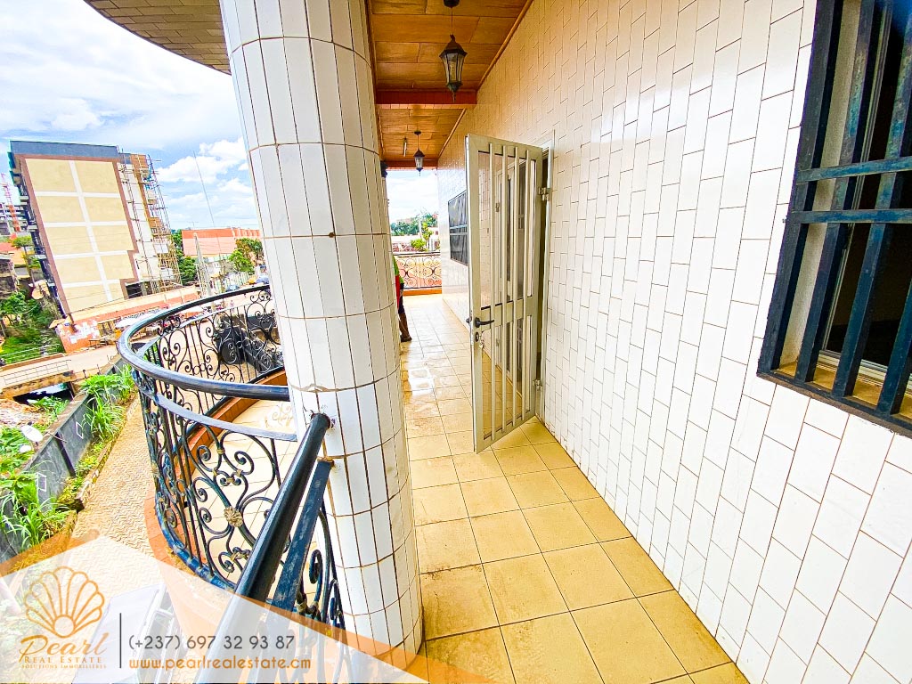 Office to rent at Yaoundé, Bastos, Tradex Bastos - 260 m2 - 800 000 FCFA