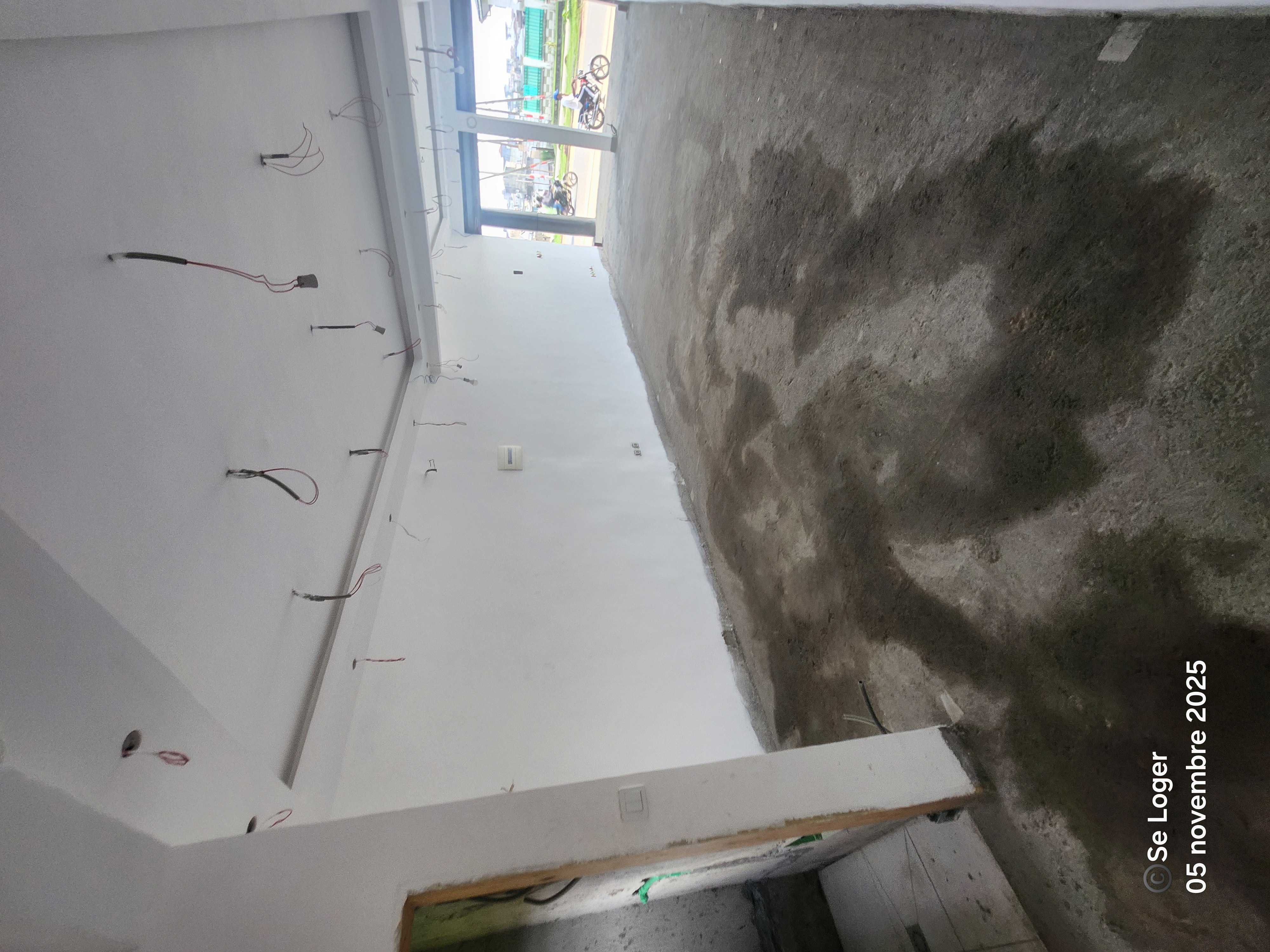 Shop to rent at Douala, Logpom, A - 50 m2 - 300 000 FCFA