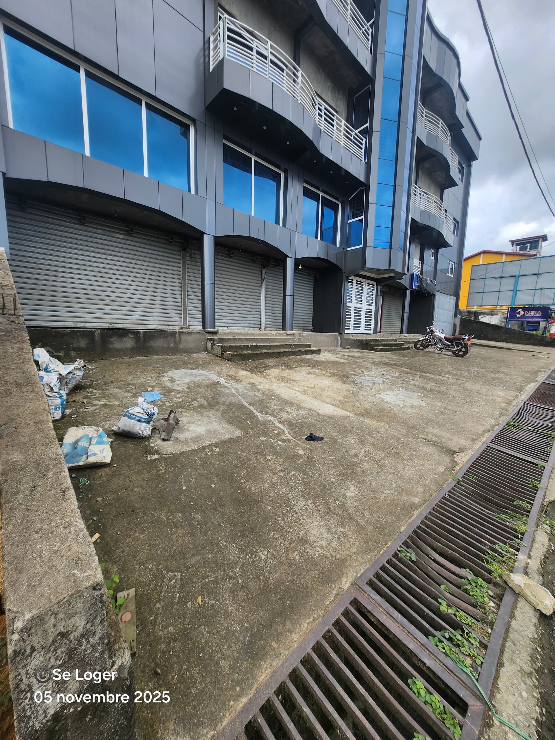 Warehouse to rent at Douala, Logpom, A - 200 m2 - 1 250 000 FCFA