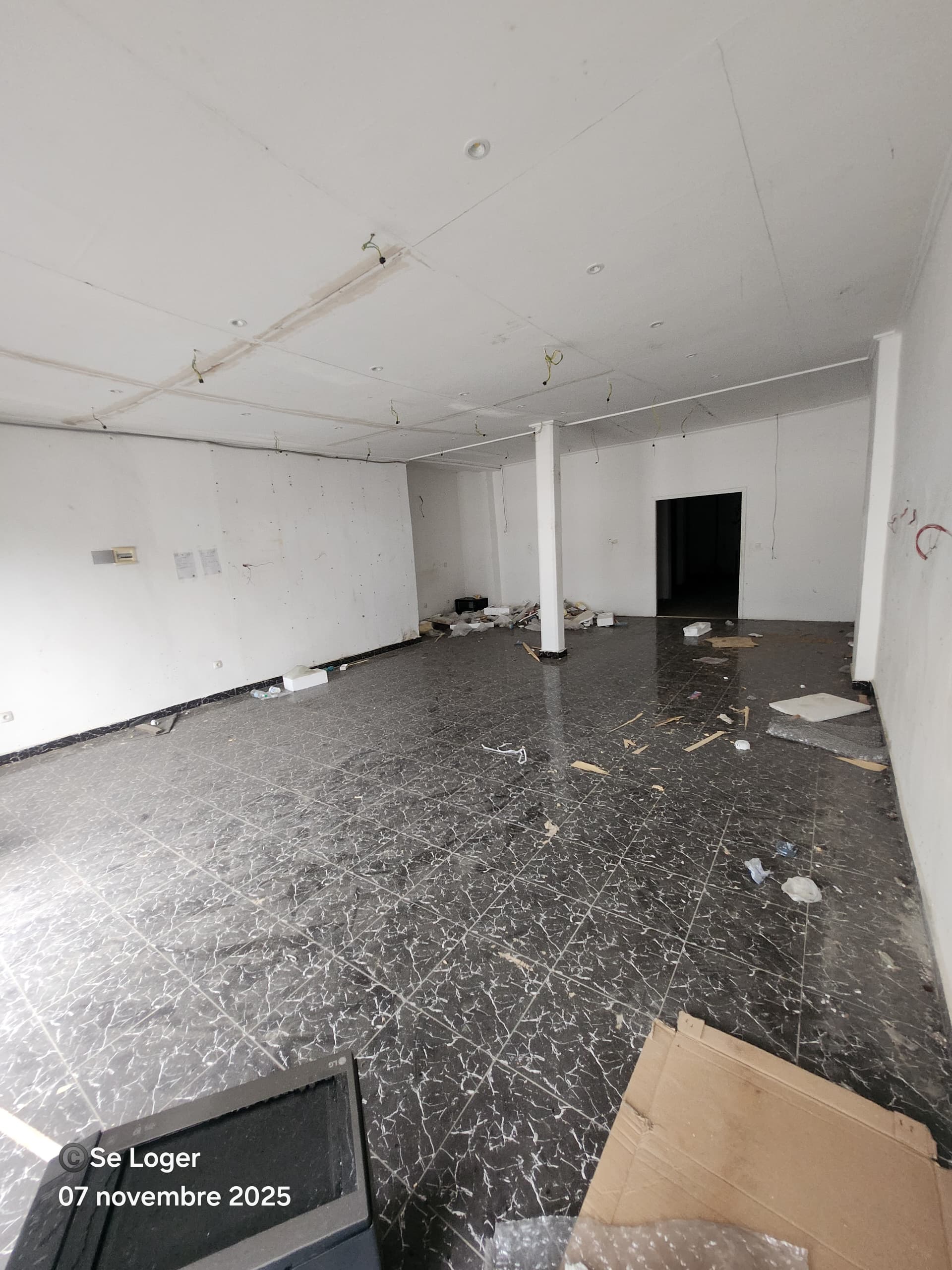 Warehouse to rent at Douala, Akwa I, Salle des fêtes - 120 m2 - 700 000 FCFA