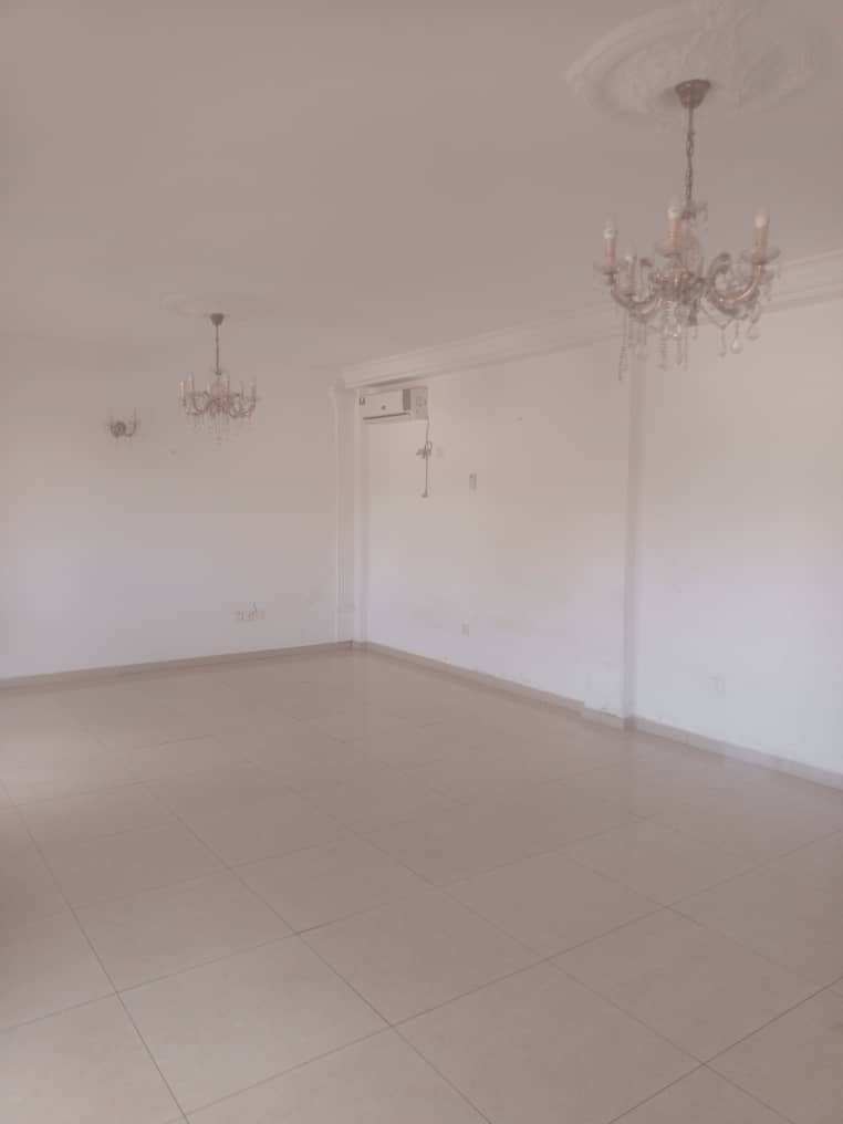 Apartment to rent - Yaoundé, Bastos, Bastos centre - 1 living room(s), 3 bedroom(s), 3 bathroom(s) - 500 000 FCFA / month