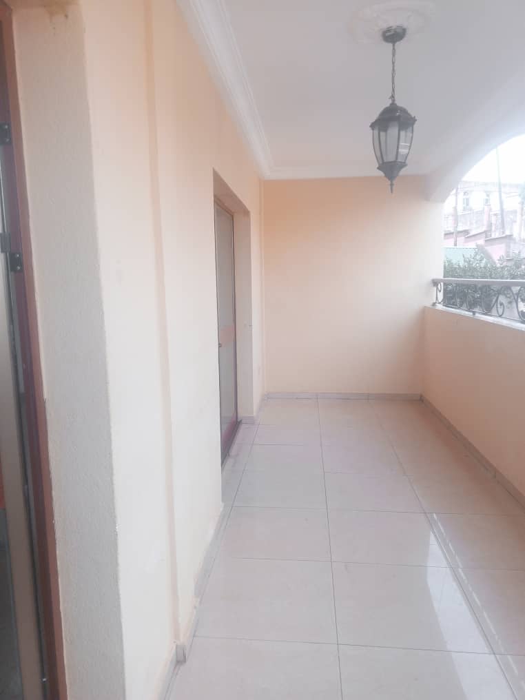 Apartment to rent - Yaoundé, Bastos, Bastos centre - 1 living room(s), 3 bedroom(s), 3 bathroom(s) - 500 000 FCFA / month