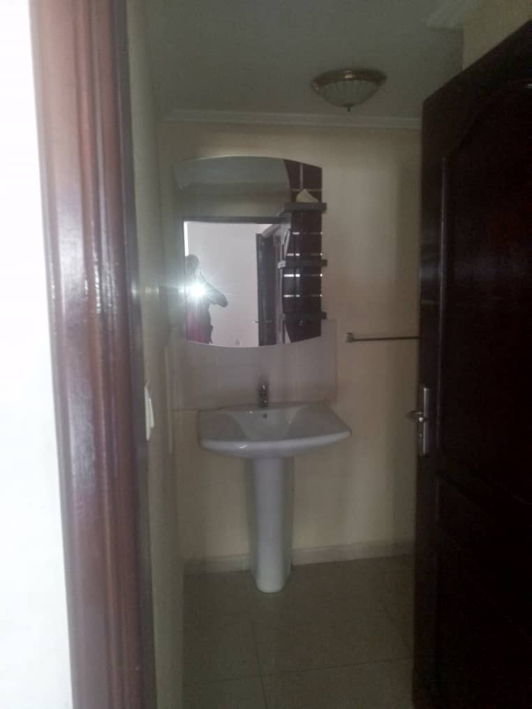 Apartment to rent - Yaoundé, Bastos, Bastos centre - 1 living room(s), 3 bedroom(s), 3 bathroom(s) - 500 000 FCFA / month