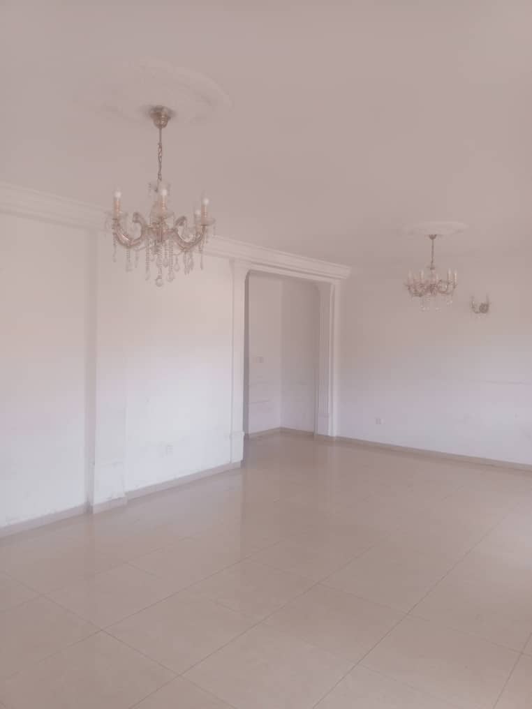 Apartment to rent - Yaoundé, Bastos, Bastos centre - 1 living room(s), 3 bedroom(s), 3 bathroom(s) - 500 000 FCFA / month
