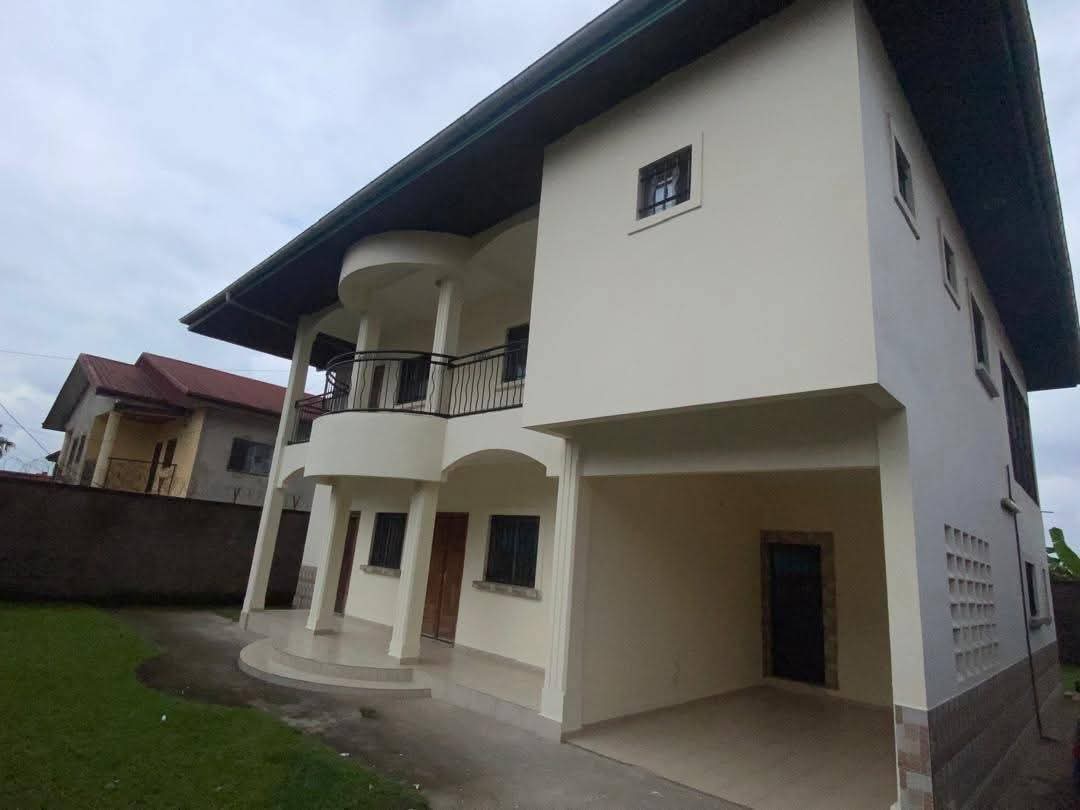 House (Duplex) to rent - Douala, Makepe, Saint tropeze - 2 living room(s), 5 bedroom(s), 4 bathroom(s) - 800 000 FCFA / month